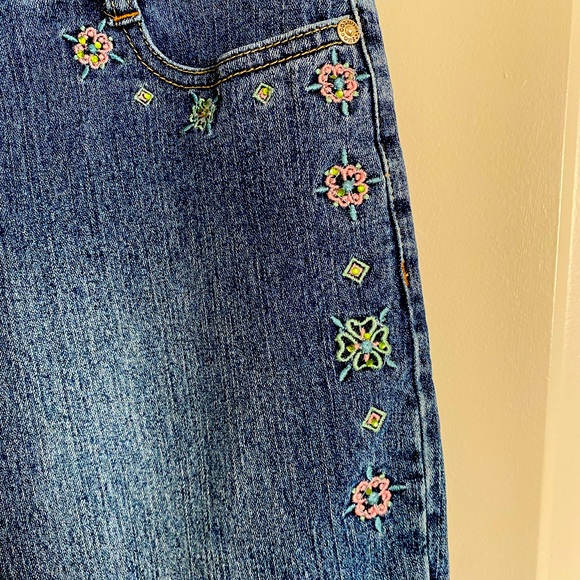 Cosmopolitan Jeans wear - Picture 7 of 7